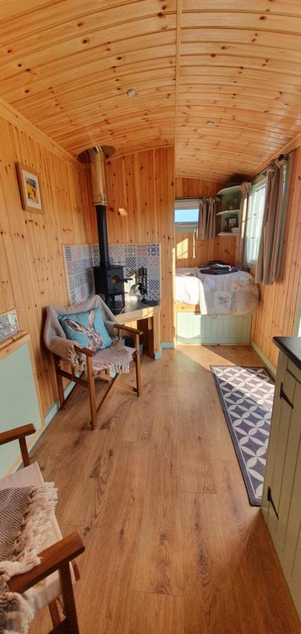 Chalet Fauld O Wheat Shepherds Hut , Loch Ken ,off Grid Castle Douglas